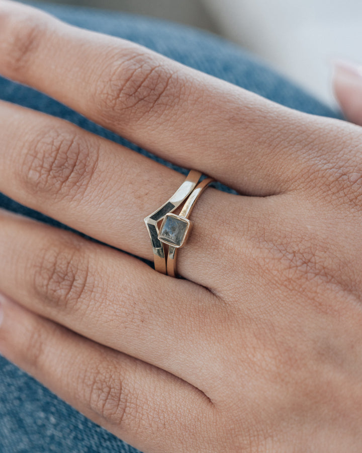 Chevron Cremation Ring in 14K Yellow Gold