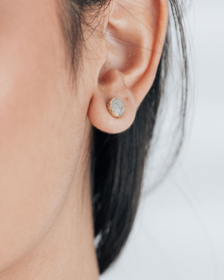 Detailed Circle Stud Cremation Earrings in 14K Yellow Gold
