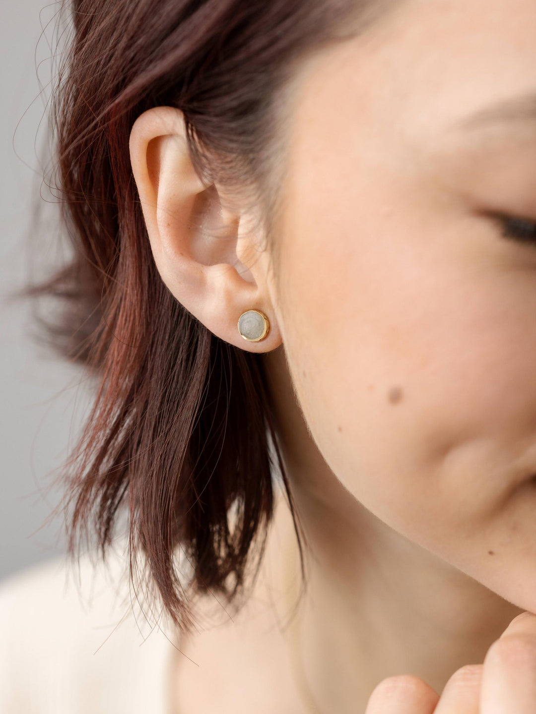 Detailed Circle Stud Cremation Earrings in 14K Yellow Gold