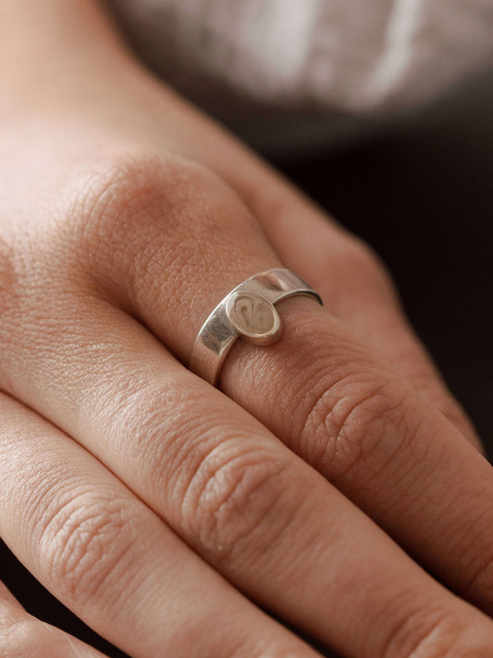 Oval Crown Cremation Ring in 14K Yellow Gold