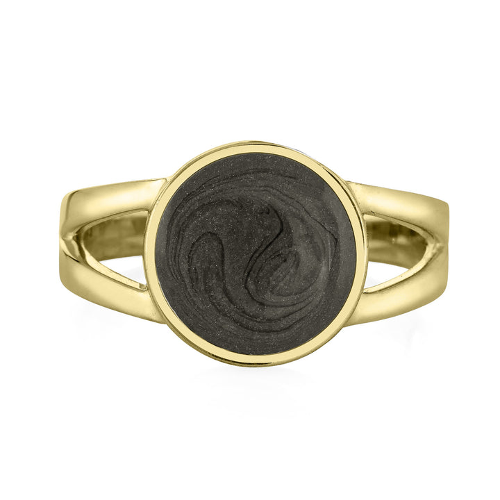A photo of the front of close by me's Circle Split Shank Ring in 14K Yellow Gold