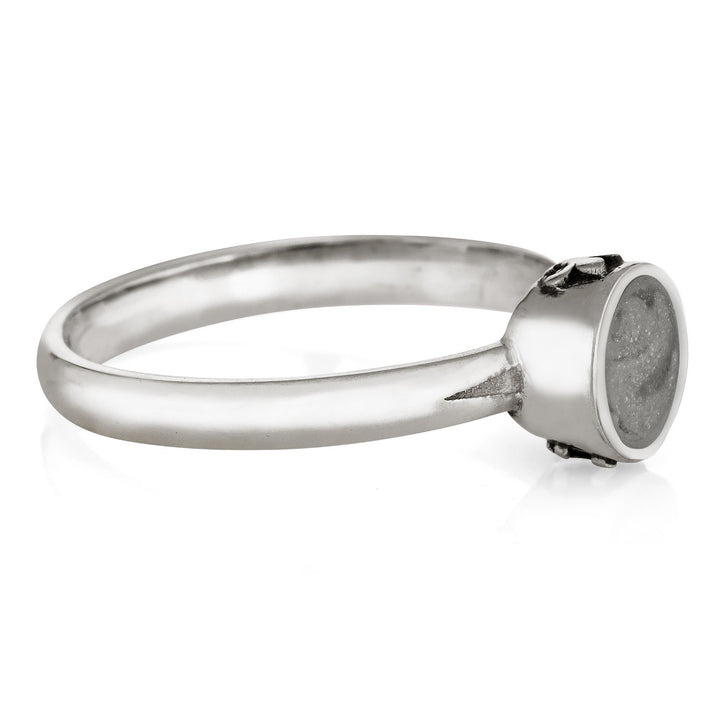 Pictured here is the Sterling Silver Fleur de Lis Ring with ashes designed by close by me jewelry from the side