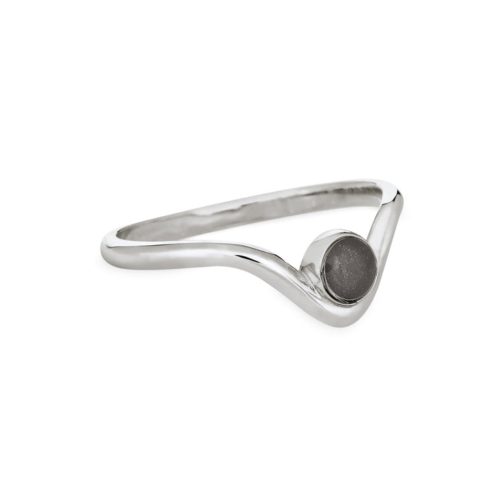 Side of Close By Me's Chevron Circle Setting Cremation Ring in Sterling Silver