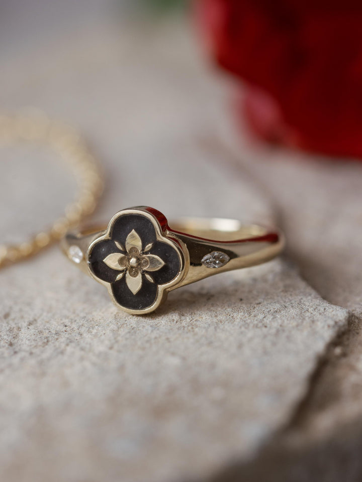 Clover Cremation Ring in 14K Yellow Gold