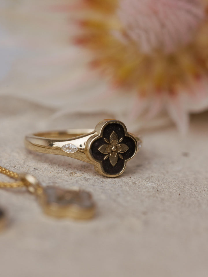 Clover Cremation Ring in 14K Yellow Gold