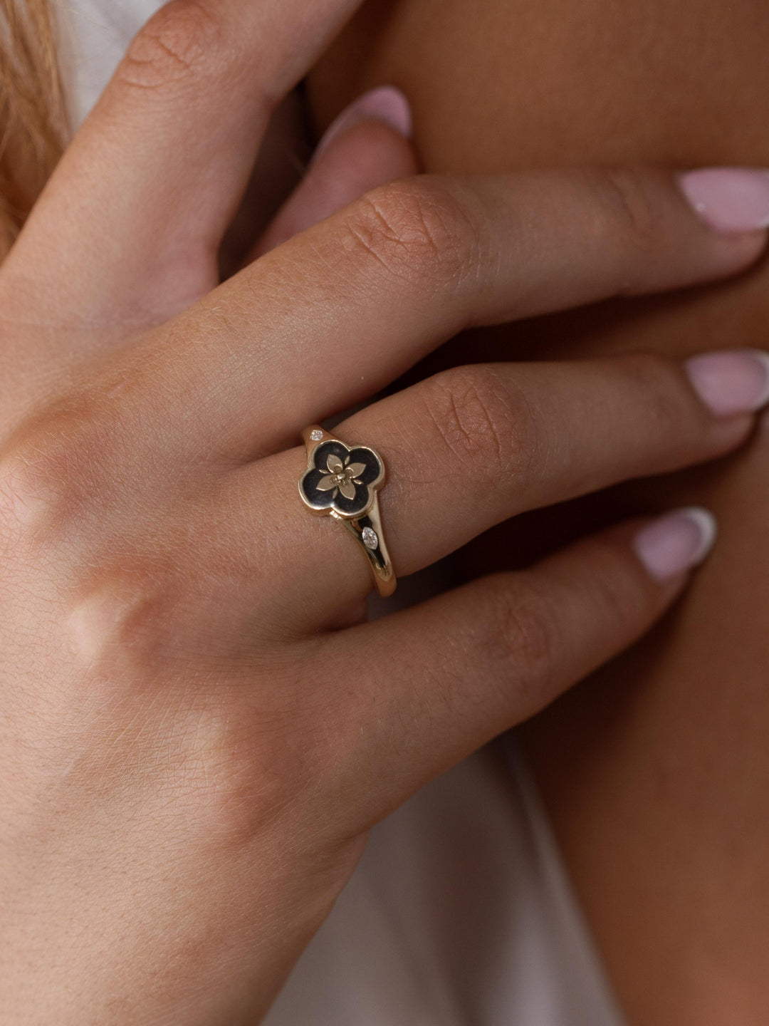 Clover Cremation Ring in 14K Yellow Gold