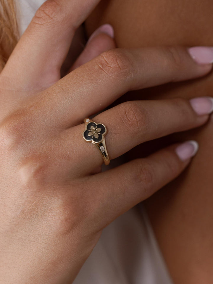Clover Cremation Ring in 14K Yellow Gold