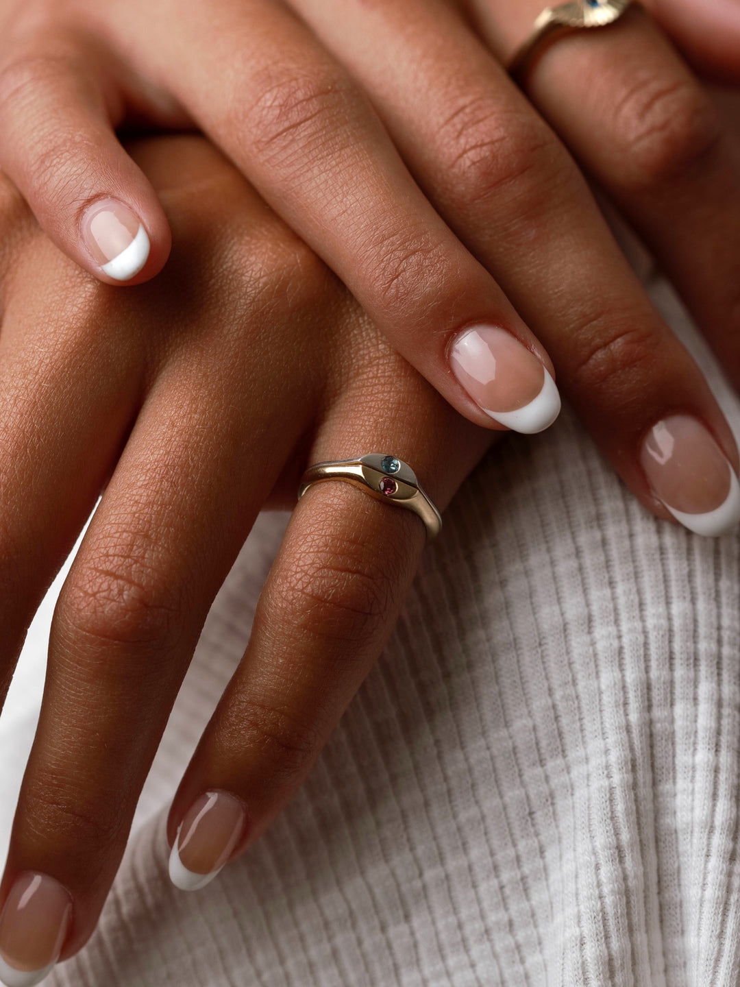 Close By Me's The Kindred Birthstone Rings on a model's pinky finger.