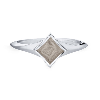 Pictured here is close by me jewelry's 14K White Gold Luminary Cremains Ring from the front