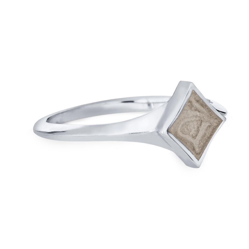 Pictured here is close by me jewelry's 14K White Gold Luminary Cremains Ring from the side